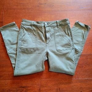 American Eagle high waisted skinny pants. Size 12 Short. Olive green.